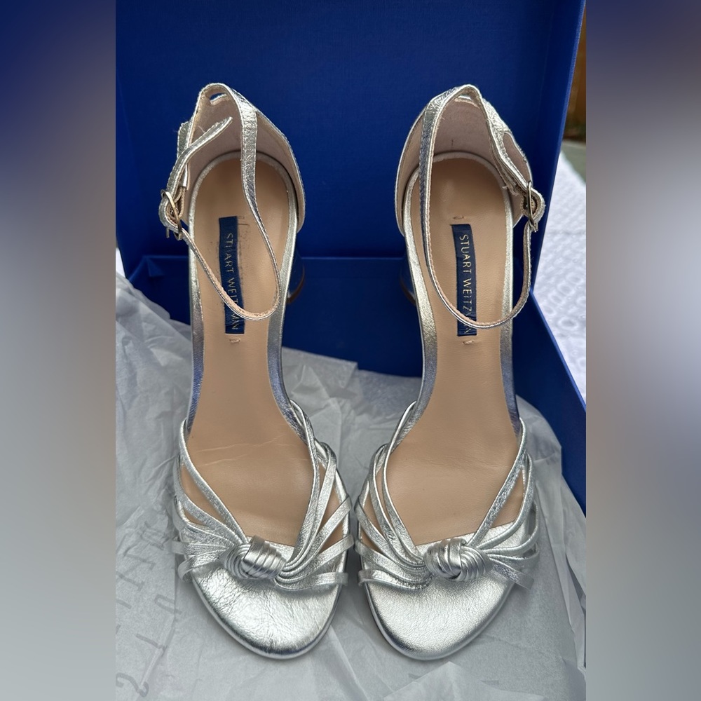 Stuart Weitzman Sutton Silver Crinkle Metallic Heel Size 6.5